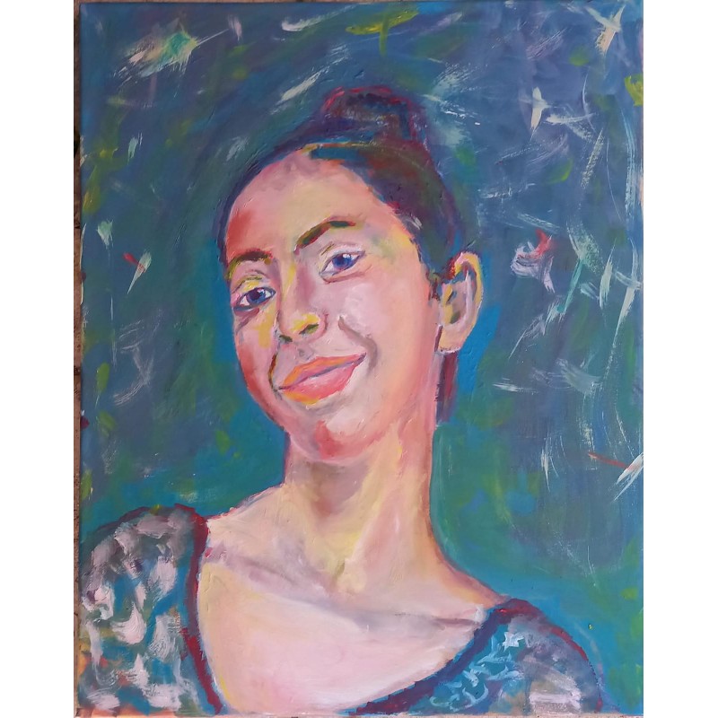 Très souriante