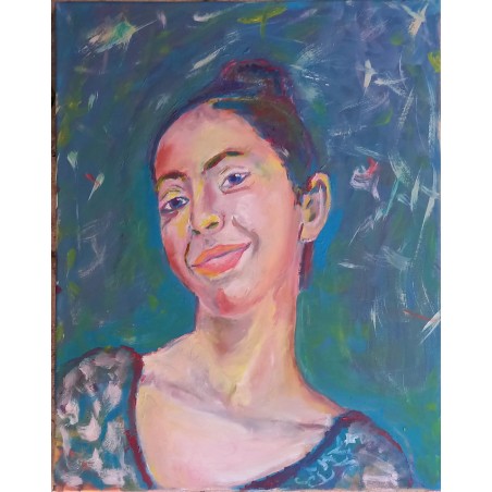 Très souriante